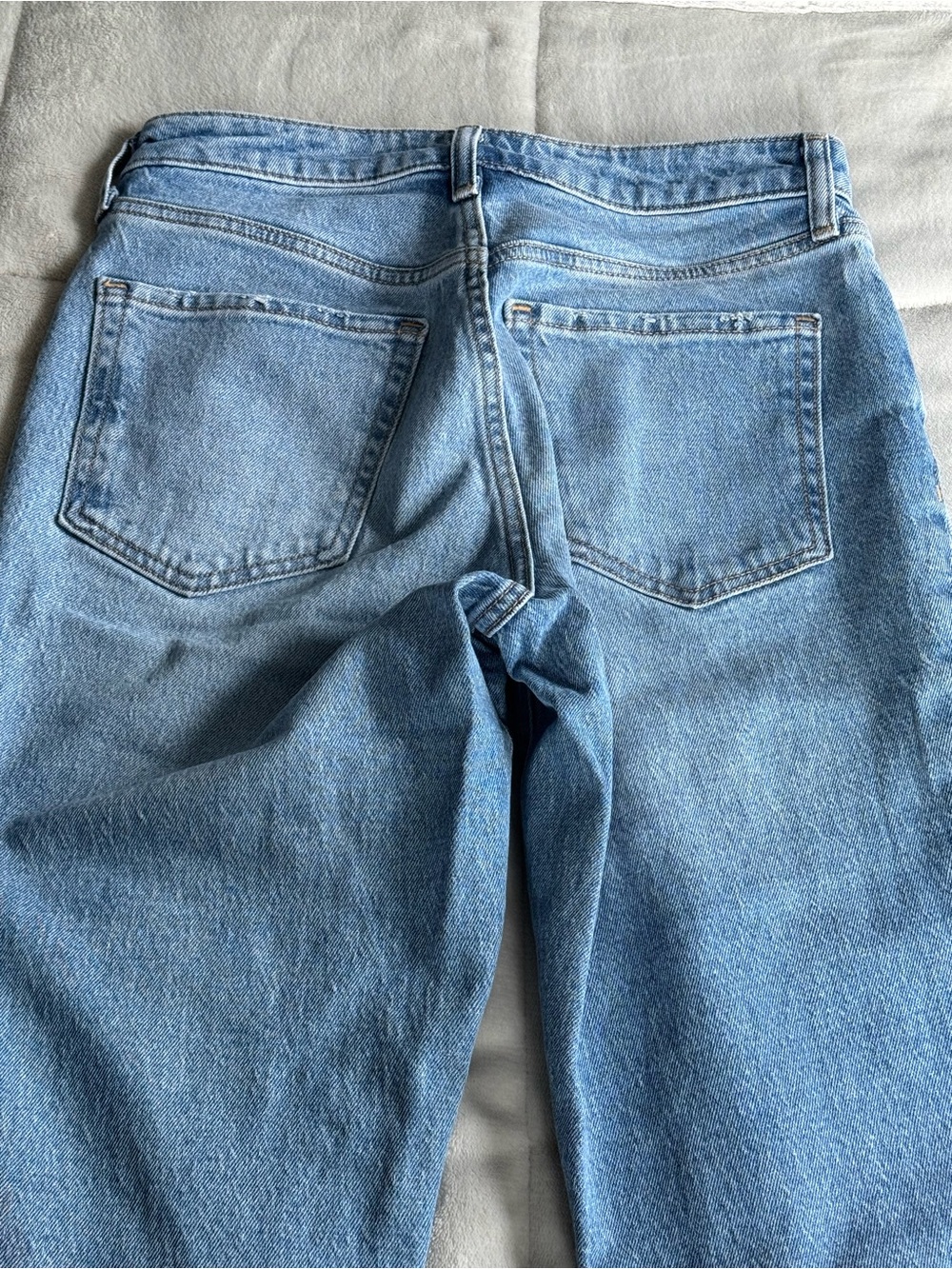 Old Navy Women’s Light Wash Straight Leg Jeans - Picture 4 of 4